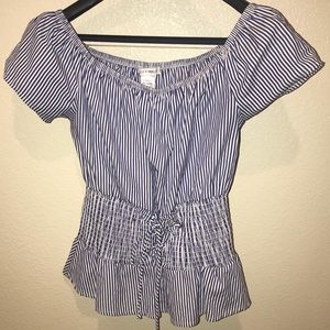 ⚪️🔹White & Blue Striped Shirt 🔹⚪️